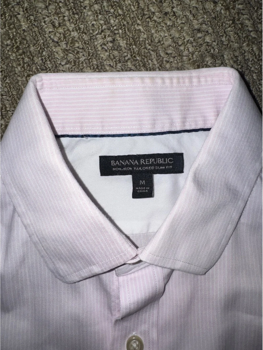 Men’s Banana Republic light pink slim fit button up shirt Size Medium